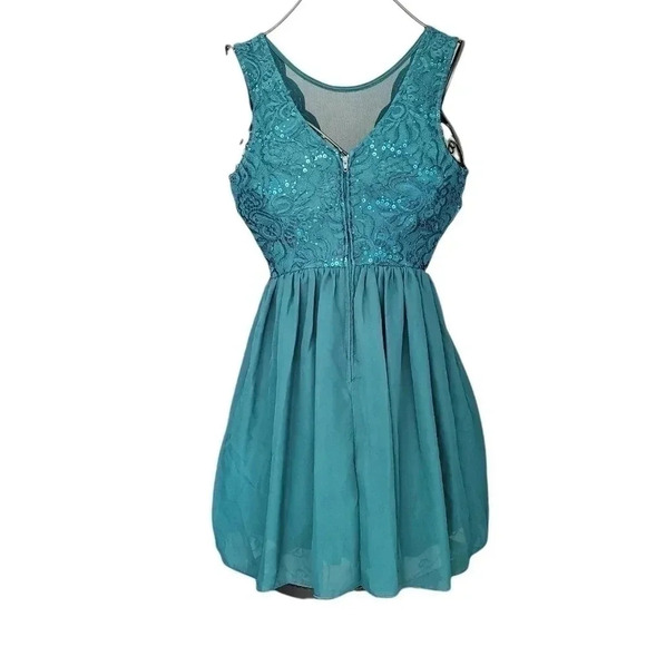 🌲🌲🌲flash sale✨ ❗Speechless fit Flare dress size 1 - Picture 2 of 5